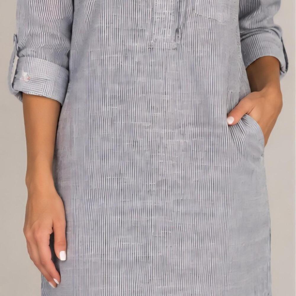Levis white and gray striped